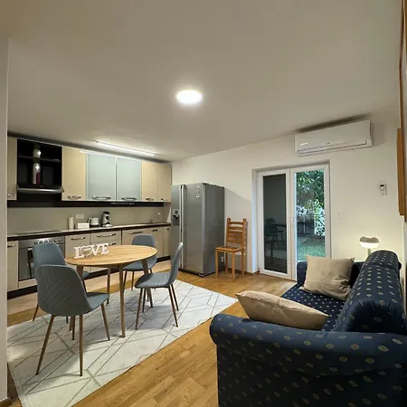 Apartamento Valentinas Garden Split