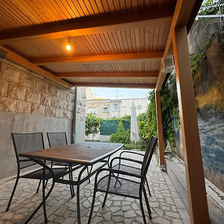 Valentinas Garden Split