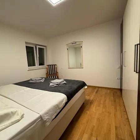 Valentinas Garden Apartment *