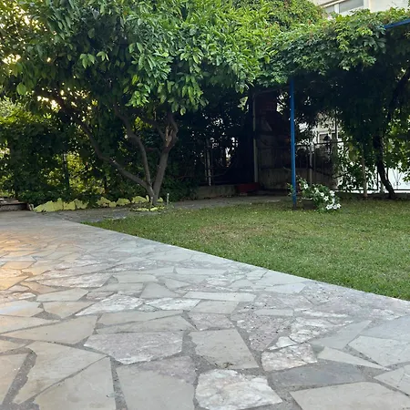 Valentinas Garden Apartment *